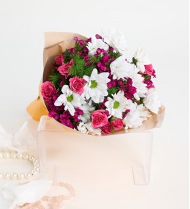 Sarı Bukette Pembe Çardak Güller & Beyaz Papatyalar