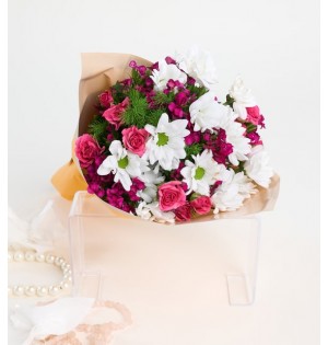Sarı Bukette Pembe Çardak Güller & Beyaz Papatyalar